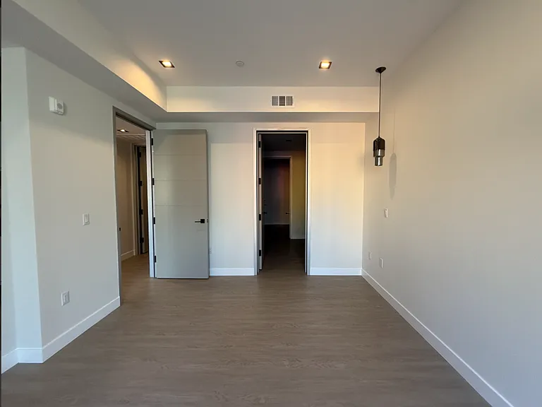 495 Promenade Ave — Photo 32