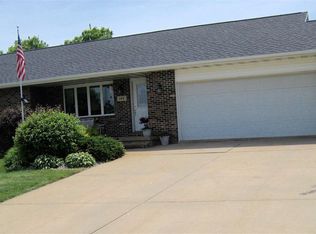 143 15th Ave SW, Dyersville, IA 52040