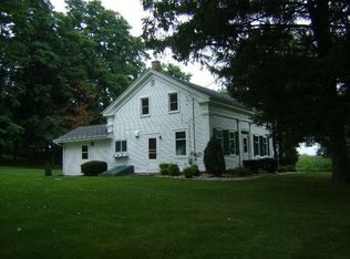 716 N Maple Ln, Burlington, WI 53105