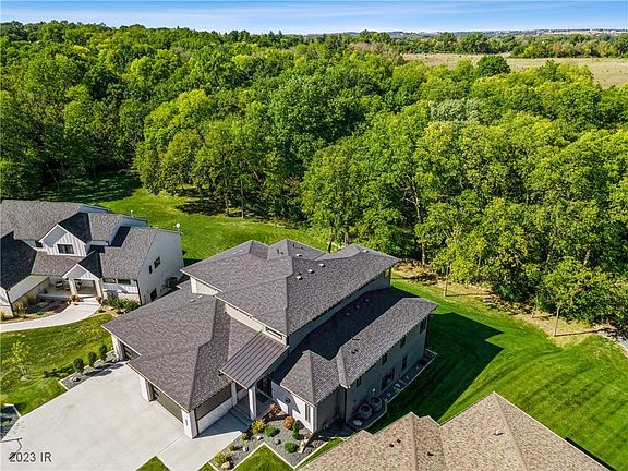 3rd image of 10425 Hidden Valley Dr