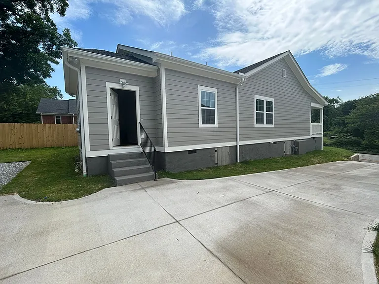 325 N Dean St — Photo 9