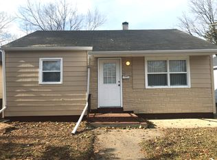 924 Pine St, Waukegan, IL 60085