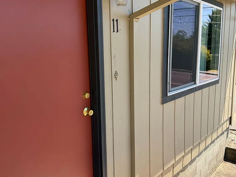 Pinewood Apartments — Photo 41