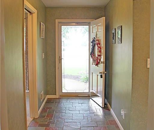 4th image of 811 Cherry Hill Dr