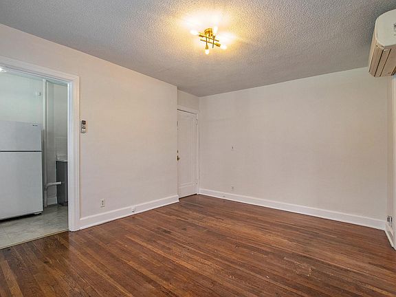 4th image of 1605 W 37th St APT 1