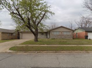105 W 19th St, Owasso, OK 74055