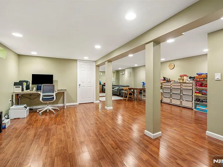 3 Burton Pl — Photo 17