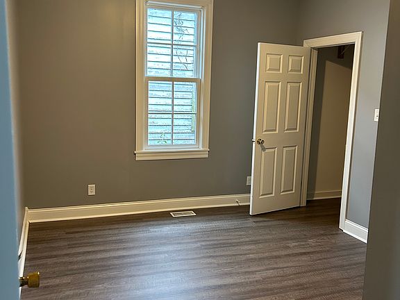 3rd image of 221 E Gilbert St