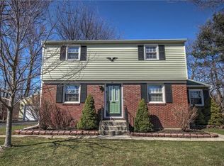 19 Elmtree Rd, Orchard Park, NY 14127