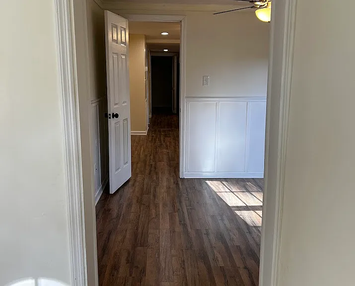 215 S Skinner Ave — Photo 4