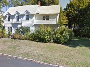 7 Hemsley Ln, Great Neck, NY 11023