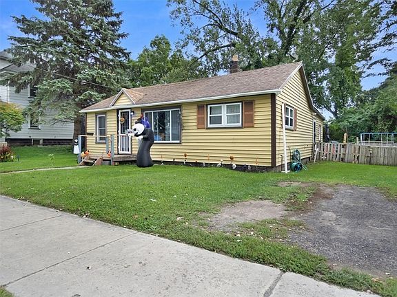 3rd image of 17 Spring St