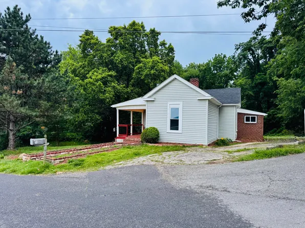 922 Hill Ave, Salem, VA 24153