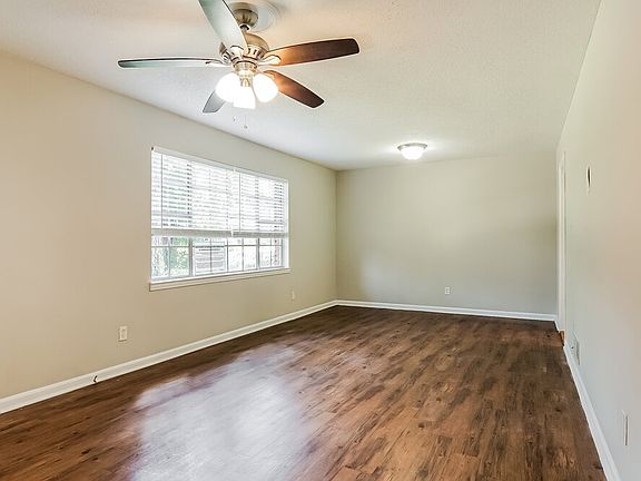 5th image of 418 20th Ave NE