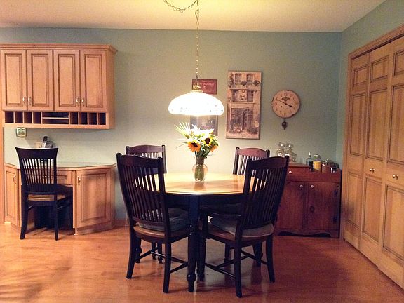 3rd image of 31416 Narragansett Ln