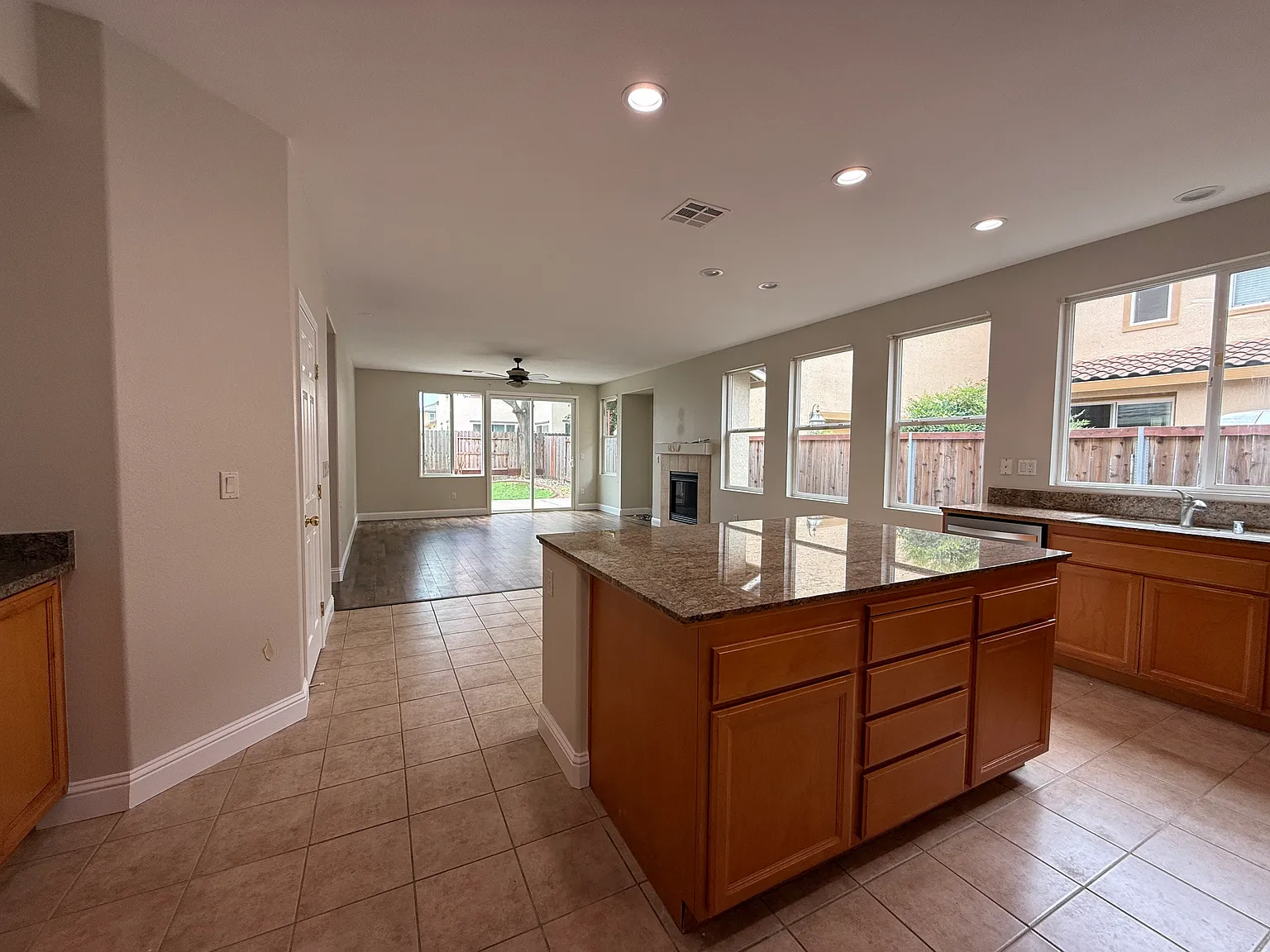 4 bed, 1870 sqft, $2,960 — Photo 2