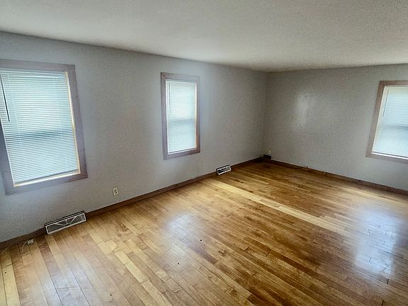 3rd image of 113 Hugo St #1