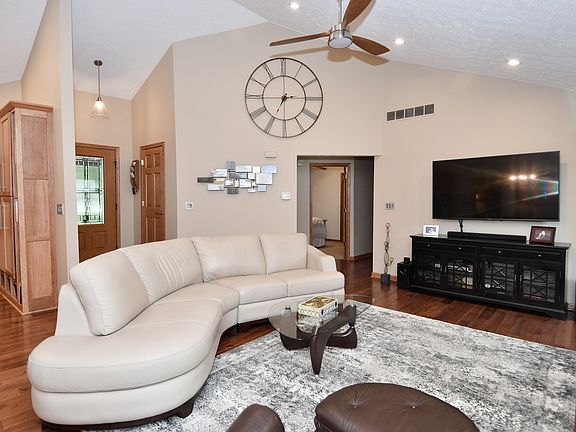 3rd image of 7607 Westerville Dr