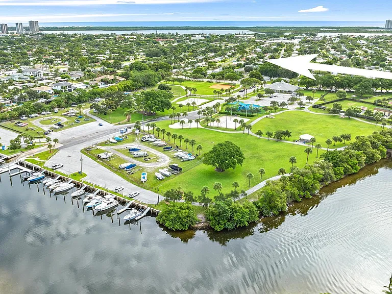 517 Gulf Rd — Photo 42