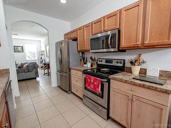 4th image of 2147 SE Eatonville Dr
