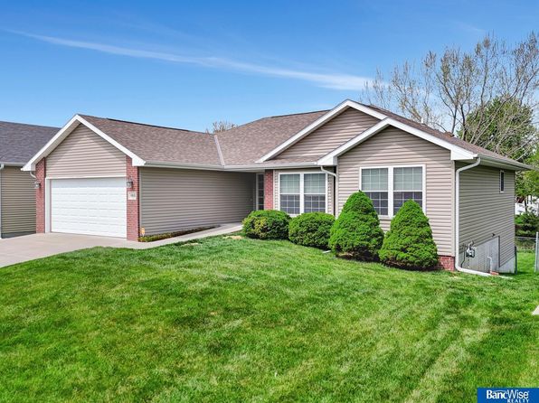 8810 Truchard Rd, Lincoln, NE 68526