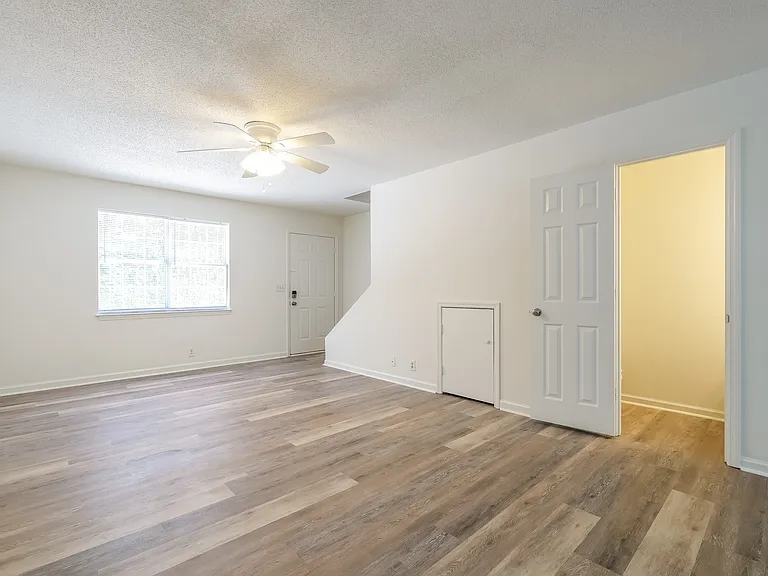 005-photo-living-room-14803494 005-photo-living-room-14803494
