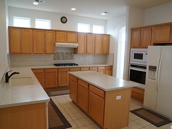 3rd image of 930 Chip Creek Ct