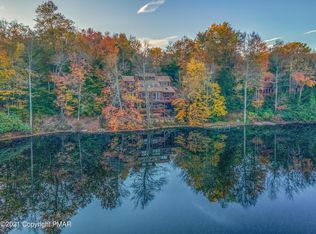 6278 Lakeview Dr, Pocono Pines, PA 18350