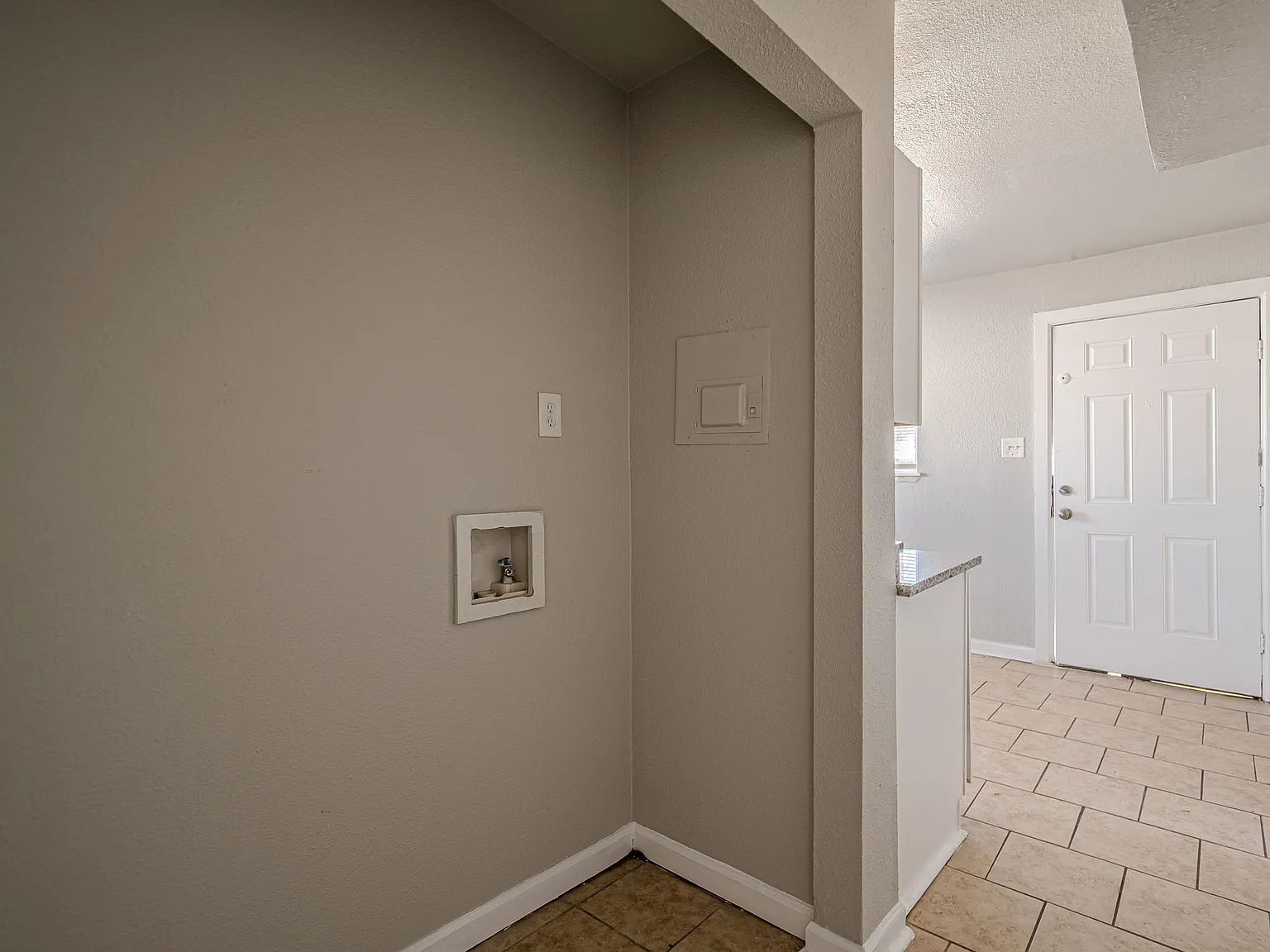 2323 Arbor Place - 3 — Photo 3