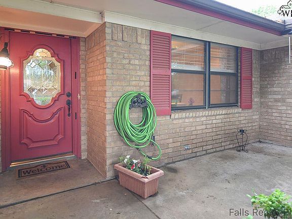 3rd image of 927 Tejas Dr