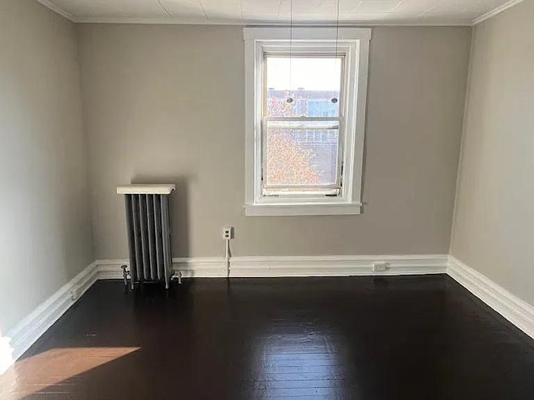 109 S 5th Ave — Photo 12