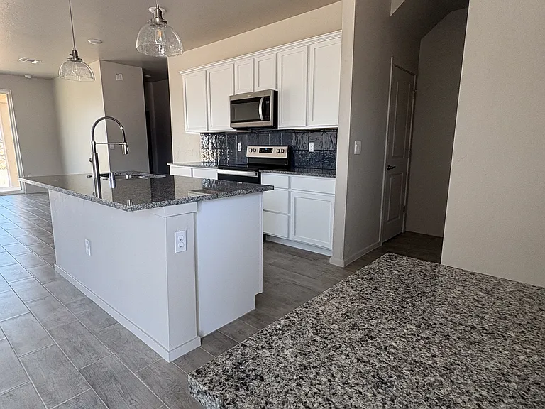 3073 Gladstone St #1 — Photo 3