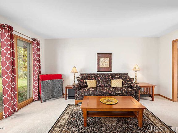 5th image of 4007 Ziverts St NE