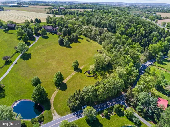 3571 Meadow View Rd, Manheim, PA 17545