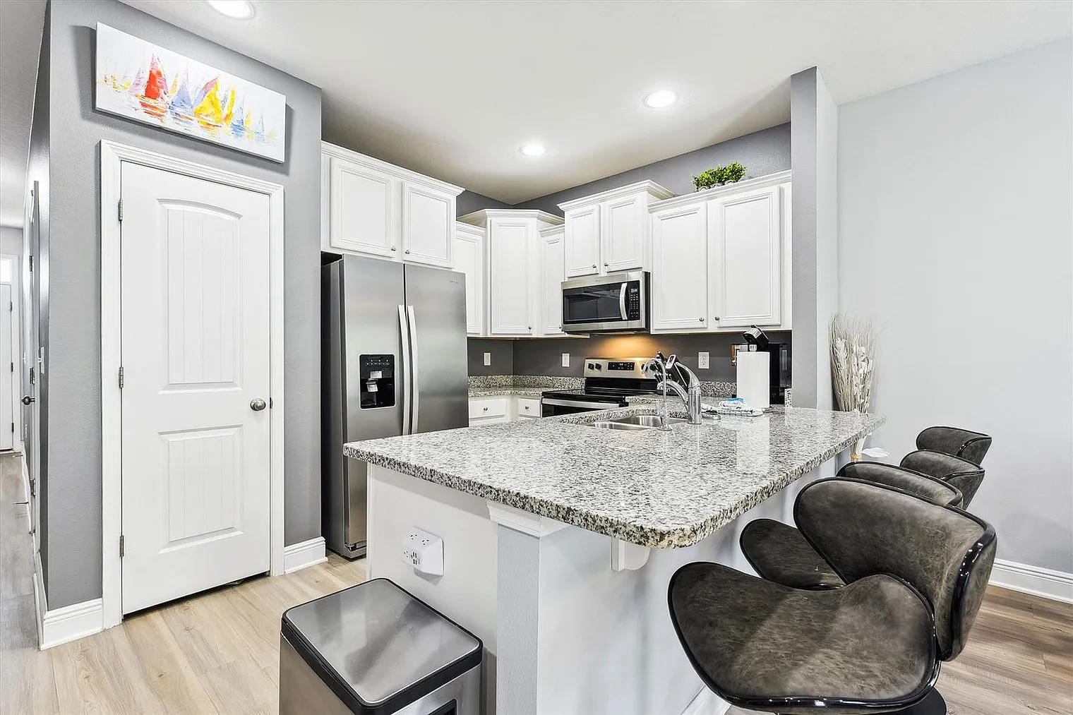 3 bed, 2.0 bath, 1539 sqft, $3,210 — Photo 4
