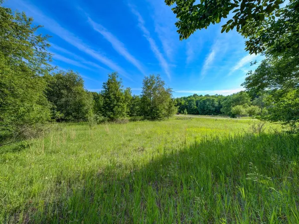27 W Harbour Rdg, Maple City, MI 49664