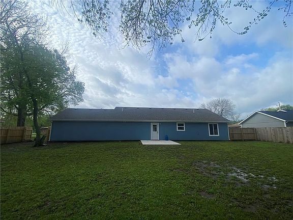 5th image of 102 Palm Ln