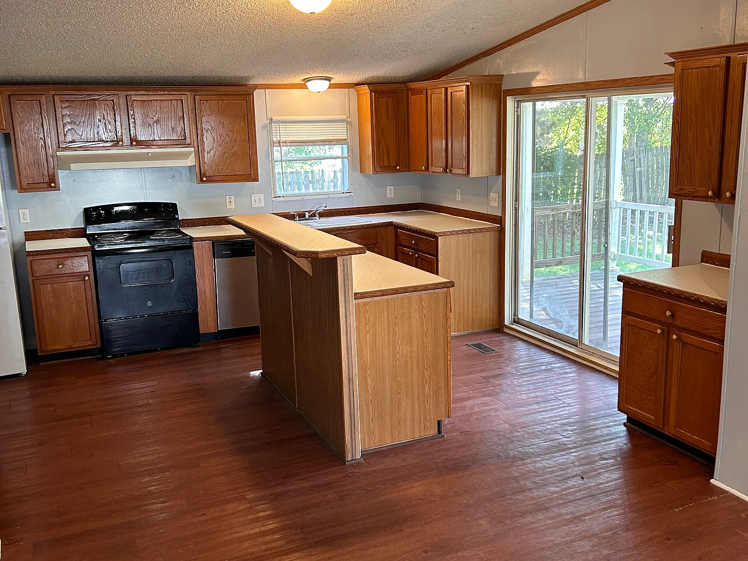 3 bed, $1,250 — Photo 2
