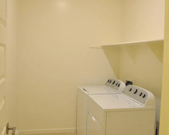 838 W Carlsbad Dr — Photo 16