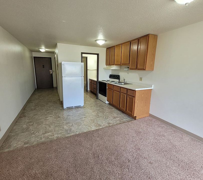 1st image of 1440 Dakota Dr N #19