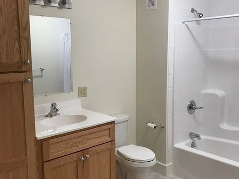 84 W Main St — Photo 10