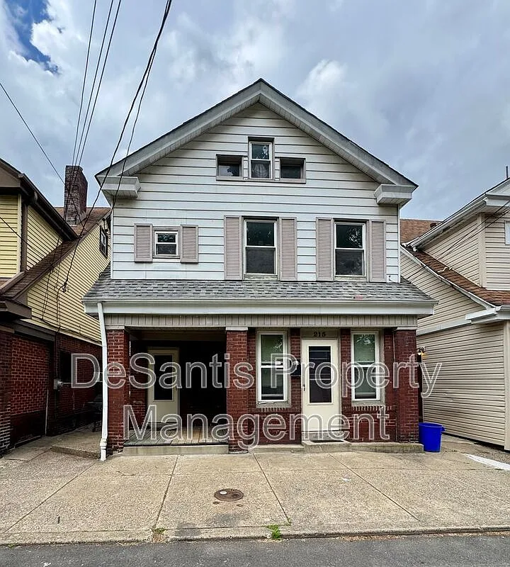 2 bed, 1.0 bath, $895 — Photo 1