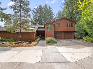 1245 SW Meadow Ln, Depoe Bay, OR 97341