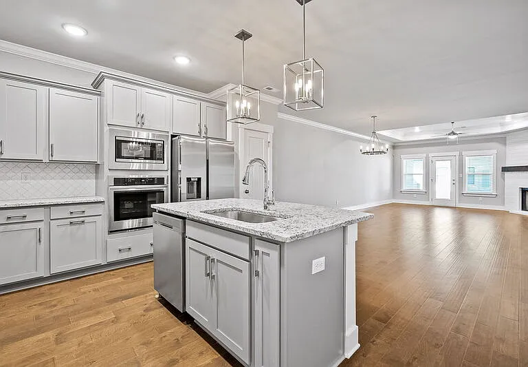 411 Raleigh Elm Dr SW — Photo 5