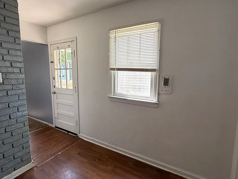 2411 S Beacon St — Photo 5