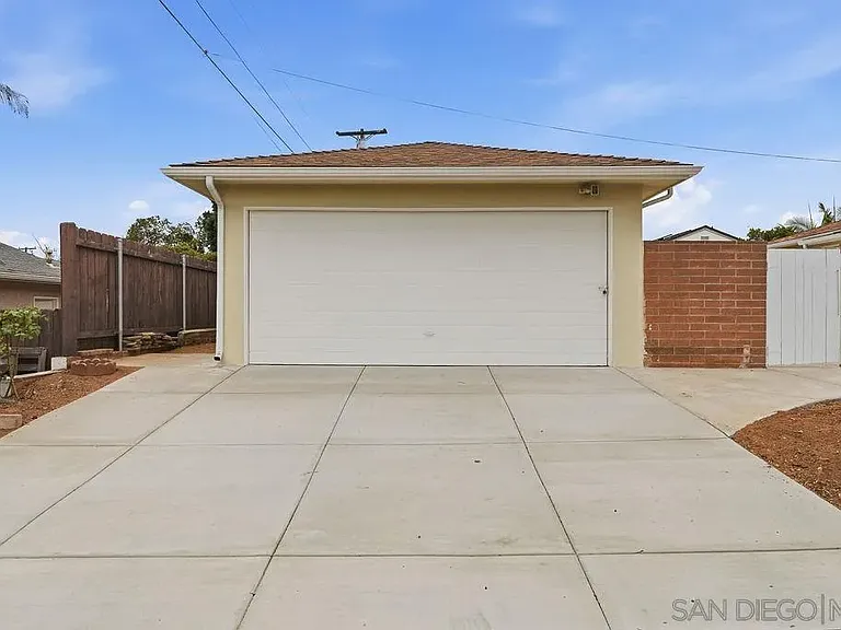 6593 Delfern St — Photo 27