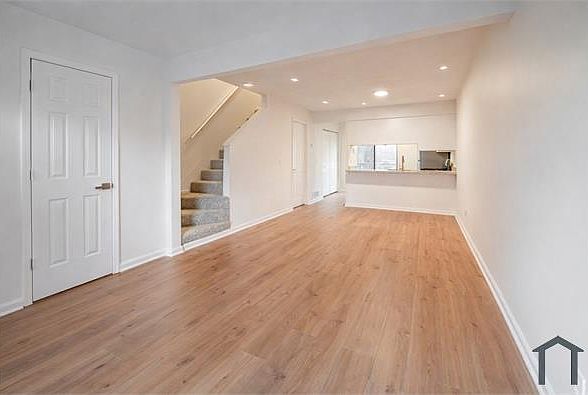 1st image of 7042 Oakhill Cir