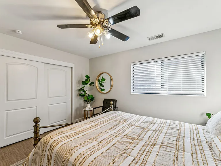 530 W 10th St #530 — Photo 17