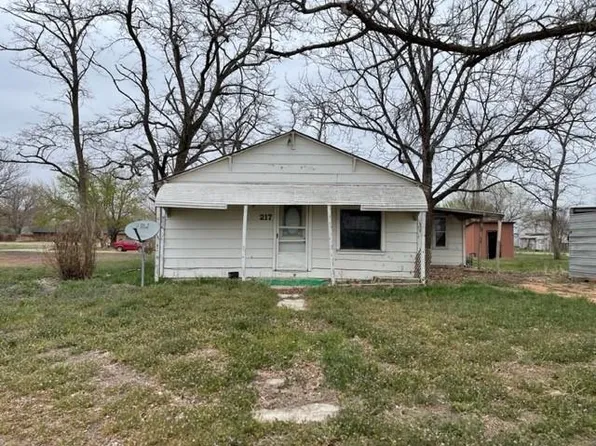 217 W 1st St, Erick, OK 73645