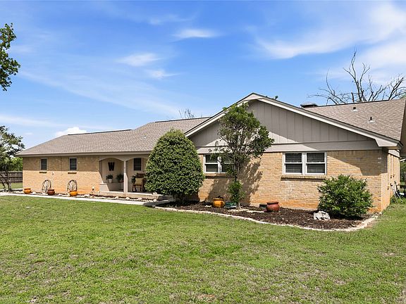 3rd image of 102 Lori Ln